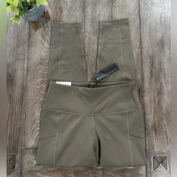Banana Republic Khaki Leggings - Picture 1 of 16
